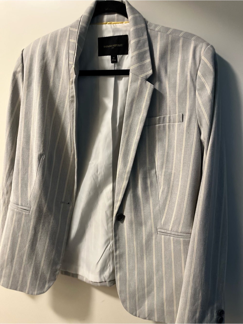 Banana Republic Light Gray Pinstripe womens Blazer